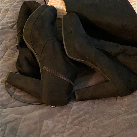 Over the knee boots - Picture 3 of 4